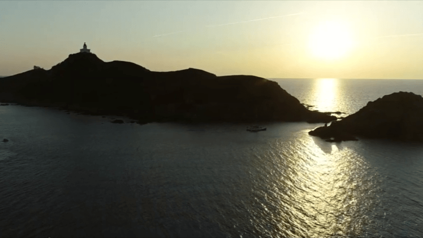 coucher de soleil sur iles sanguinaires en Corse du sud
