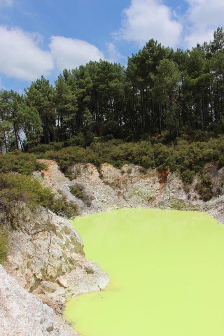 Waiotapu thermal wonderland souffre lac jaune fluo