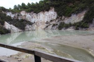 Waiotapu thermal wonderland mud pool fumée lac